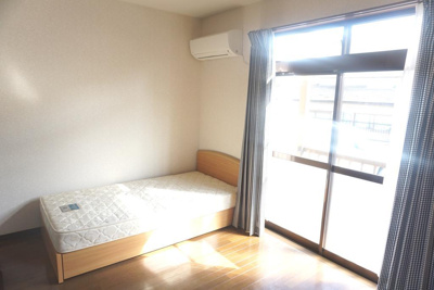 【居間・リビング】 | サンパーク戸祭 | ベッドも付いてます！大型家具を購入しなくてもOK！