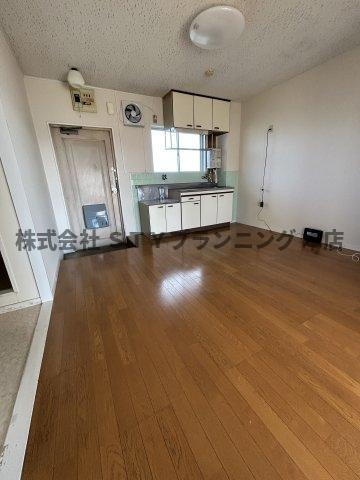 仲介手数料０円！青杏ビルの居間・リビング