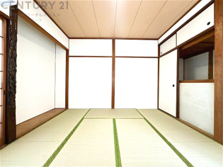 創造性や成長を促す遊びの空間を提供。学習や趣味に集中できる環境を整えます。個別のプライベートスペースは自己表現と自立心を育み、心地よい睡眠環境を整えリラックスできる場所を提供。