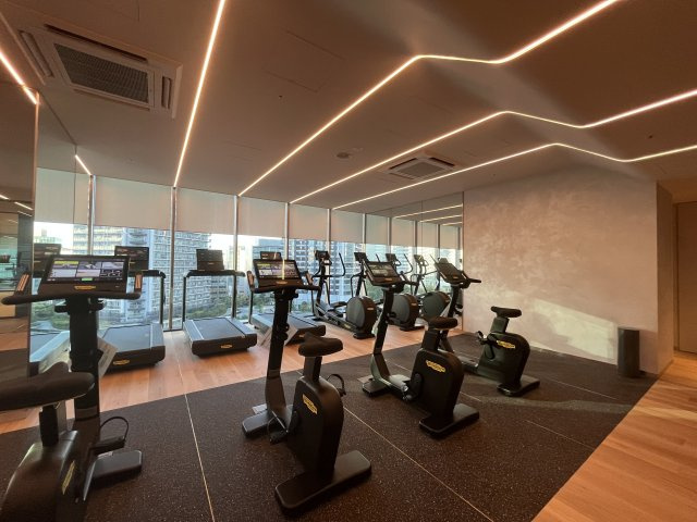【共用施設  フィットネスルーム】ランニングやウェイトトレーニングなどができるフィトネスルーム。