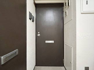 【その他共用部分】 | 皆様をお迎えする、お部屋の玄関ドア。開けやすさや開放角度、ドアノブの操作しやすさや鍵の形状などを、現地で一度ご確認ください。～即日のご見学可能～　お問合せはお気軽にどうぞ。