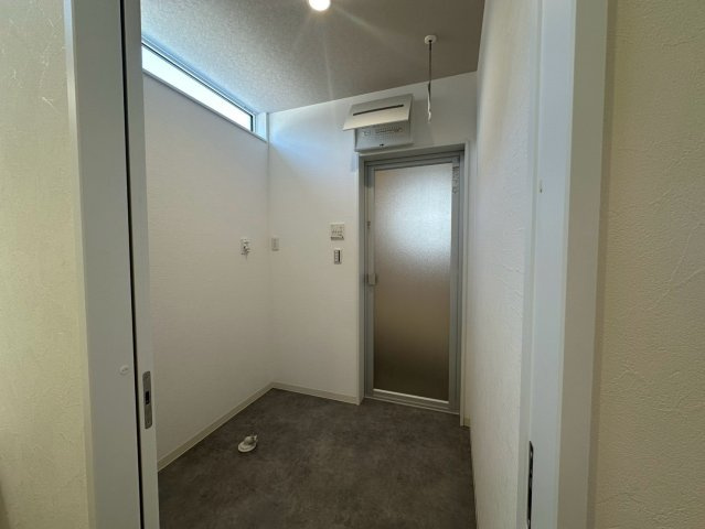 南国市大そね甲 　中古一戸建てのランドリースペース