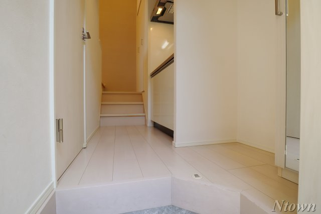 【玄関】 | サダルスウド | 収納もある玄関です