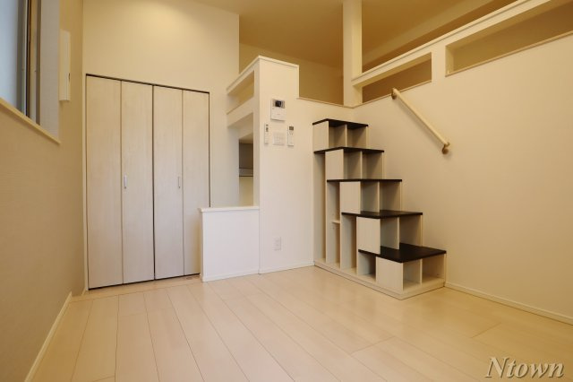 【居間・リビング】 | サダルスウド | リビングです