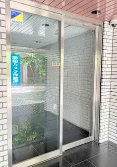 【エントランス】 | ブルク六義園 | 落ち着いたエントランスです