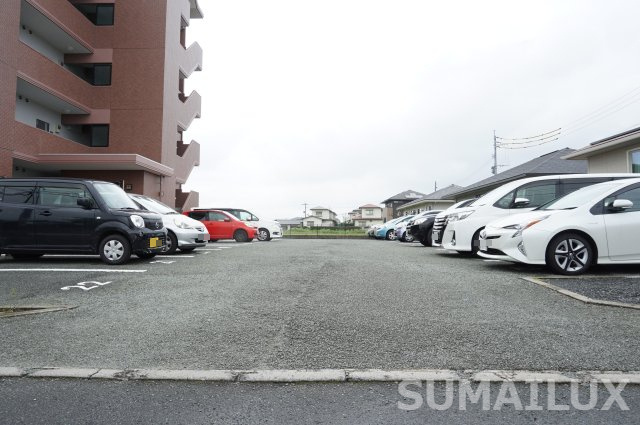熊本市東区長嶺東３丁目の賃貸マンションの駐車場