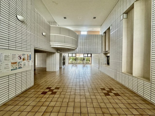 ライオンズガーデン新河原町のエントランス