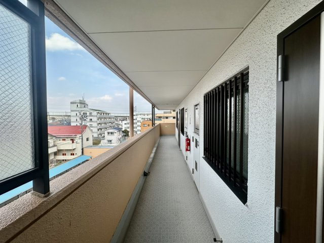 ライオンズガーデン新河原町のその他共用部分|住戸階廊下