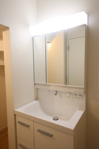 【独立洗面台】 | 《仲介手数料無料》浦和区瀬ヶ崎５丁目34-17(全1戸)新築一戸建てケイアイグレース | 撮影日 2025年6月27日 15:30 晴れ