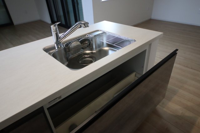 【キッチン】 | 《仲介手数料無料》浦和区瀬ヶ崎５丁目34-17(全1戸)新築一戸建てケイアイグレース | 撮影日 2025年6月27日 15:30 晴れ