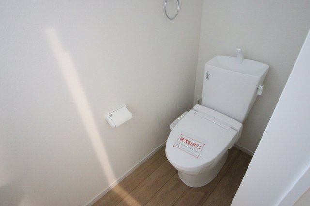 【トイレ】 | 《仲介手数料無料》浦和区瀬ヶ崎５丁目34-17(全1戸)新築一戸建てケイアイグレース | 撮影日 2025年6月27日 15:30 晴れ