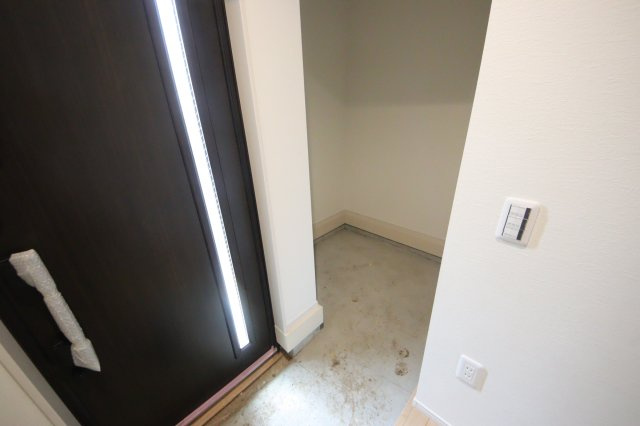 【玄関】 | 《仲介手数料無料》浦和区瀬ヶ崎５丁目34-17(全1戸)新築一戸建てケイアイグレース | 撮影日 2025年6月27日 15:30 晴れ