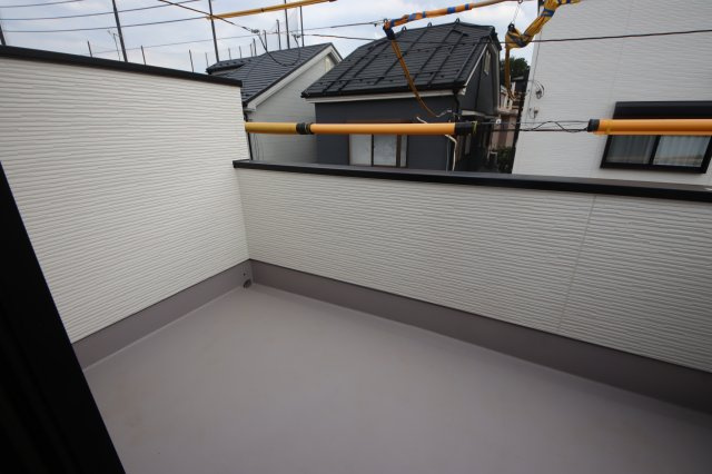 【バルコニー】 | 《仲介手数料無料》浦和区瀬ヶ崎５丁目34-17(全1戸)新築一戸建てケイアイグレース | 撮影日 2025年6月27日 15:30 晴れ