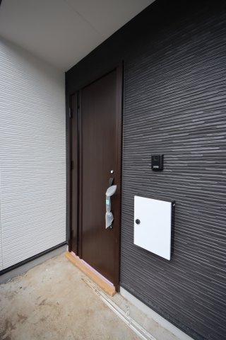 【玄関】 | 《仲介手数料無料》浦和区瀬ヶ崎５丁目34-17(全1戸)新築一戸建てケイアイグレース | 撮影日 2025年6月27日 15:30 晴れ