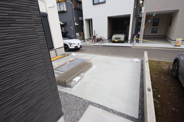 【駐車場】 | 《仲介手数料無料》浦和区瀬ヶ崎５丁目34-17(全1戸)新築一戸建てケイアイグレース | 撮影日 2025年6月27日 15:30 晴れ