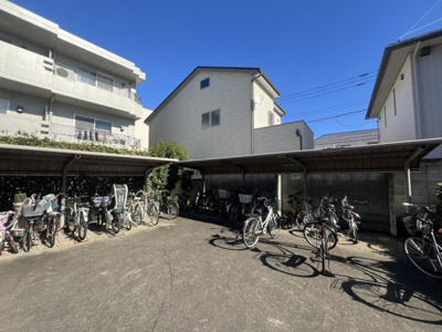 【駐車場】 | 宮本マンション富士 | 敷地内に自転車置き場があります(^^)/