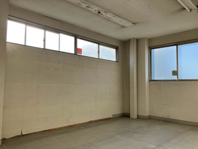 広沢町3丁目貸店舗の洋室