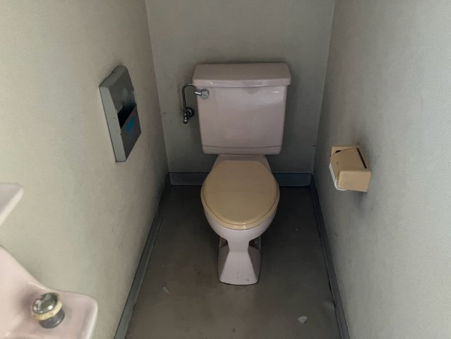 広沢町3丁目貸店舗のトイレ