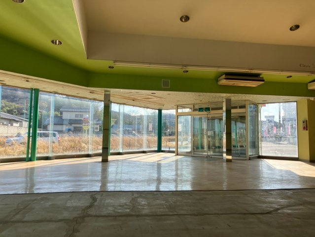 広沢町3丁目貸店舗のロビー