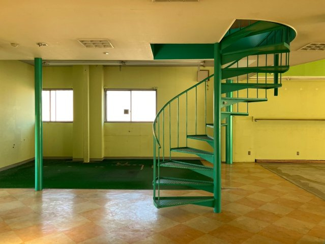 広沢町3丁目貸店舗のエントランス