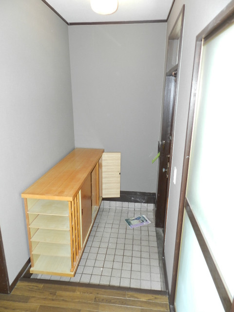 室蘭市白鳥台1丁目9-4戸建の玄関