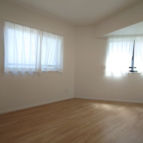 マイキャッスル葉山の洋室