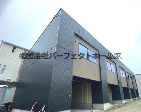 AMBITIOUS枚方市駅前ガレージハウス