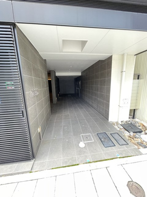 【エントランス】 | COZY阿由知通