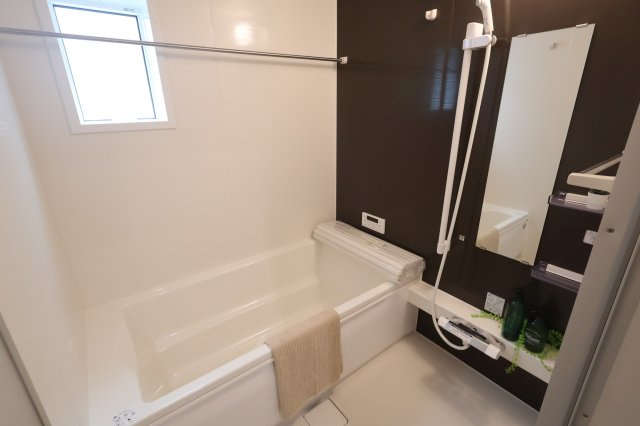 《仲介手数料無料》岩槻区宮町２丁目6-3(全1戸)新築一戸建てリナージュの浴室|撮影日 2025年10月20日 15:00 曇り