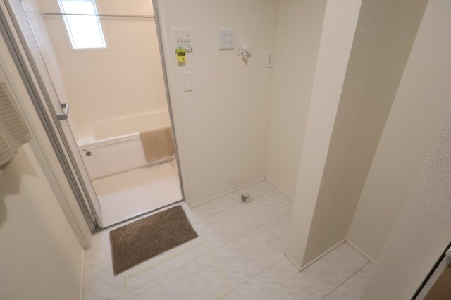 《仲介手数料無料》岩槻区宮町２丁目6-3(全1戸)新築一戸建てリナージュのランドリースペース|撮影日 2025年10月20日 15:00 曇り