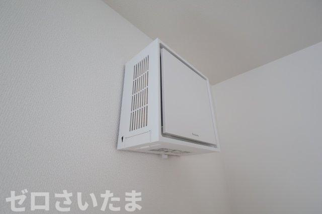 《仲介手数料無料》岩槻区宮町２丁目6-3(全1戸)新築一戸建てリナージュの設備|熱交換換気システム
撮影日 2025年10月20日 15:00 曇り