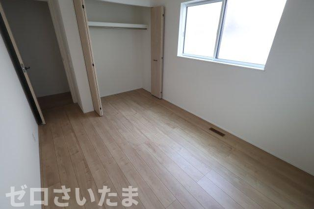 《仲介手数料無料》岩槻区宮町２丁目6-3(全1戸)新築一戸建てリナージュの洋室|撮影日 2025年10月20日 15:00 曇り