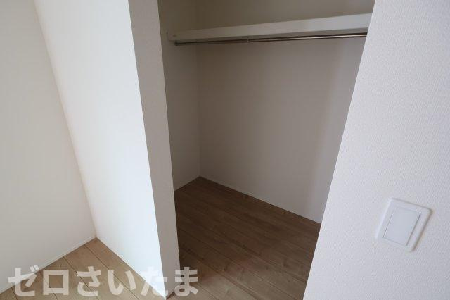 《仲介手数料無料》岩槻区宮町２丁目6-3(全1戸)新築一戸建てリナージュの洋室|撮影日 2025年10月20日 15:00 曇り