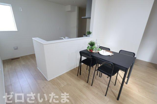 《仲介手数料無料》岩槻区宮町２丁目6-3(全1戸)新築一戸建てリナージュのキッチン|撮影日 2025年10月20日 15:00 曇り