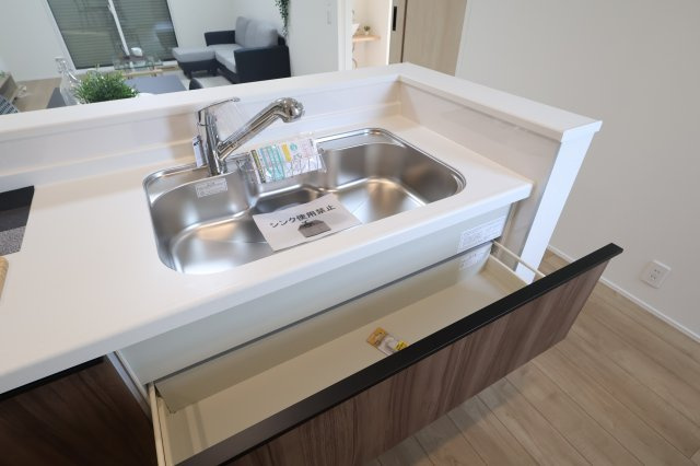 《仲介手数料無料》岩槻区宮町２丁目6-3(全1戸)新築一戸建てリナージュのキッチン|撮影日 2025年10月20日 15:00 曇り