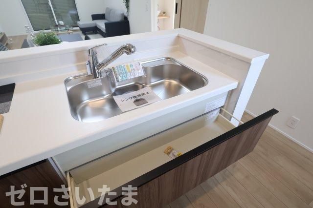 《仲介手数料無料》岩槻区宮町２丁目6-3(全1戸)新築一戸建てリナージュのキッチン|撮影日 2025年10月20日 15:00 曇り
