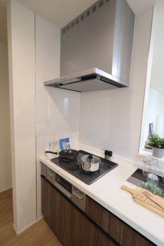 《仲介手数料無料》岩槻区宮町２丁目6-3(全1戸)新築一戸建てリナージュのキッチン|撮影日 2025年10月20日 15:00 曇り