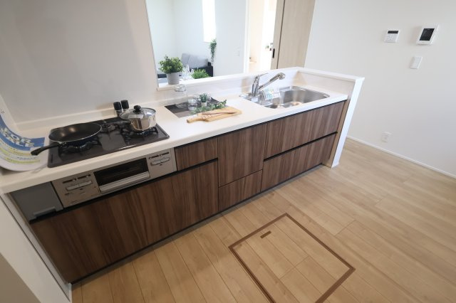 《仲介手数料無料》岩槻区宮町２丁目6-3(全1戸)新築一戸建てリナージュのキッチン|撮影日 2025年10月20日 15:00 曇り