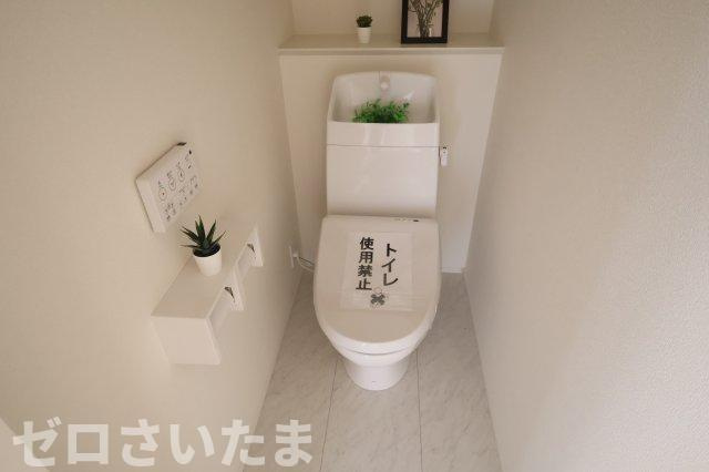 《仲介手数料無料》岩槻区宮町２丁目6-3(全1戸)新築一戸建てリナージュのトイレ|撮影日 2025年10月20日 15:00 曇り