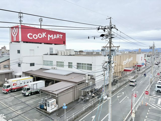 弥生ハイツ　豊橋市弥生町字中原の周辺|マンションのすぐ隣はスーパー。買い物が便利なのがこの物件の魅力です。