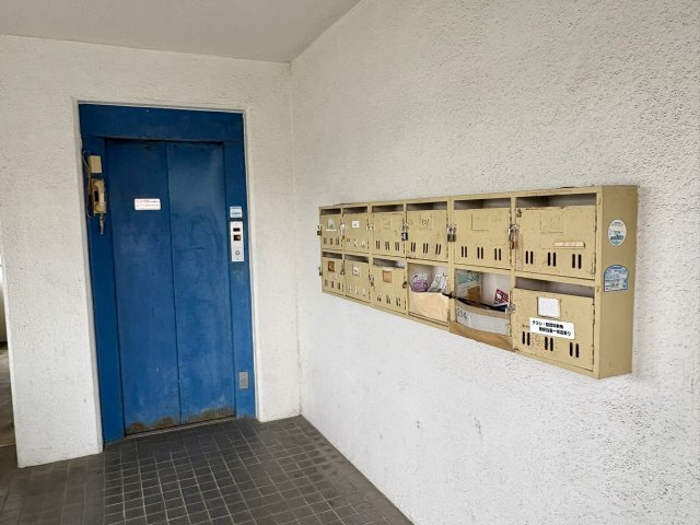 弥生ハイツ　豊橋市弥生町字中原のその他共用部分|エントランスの郵便ポスト