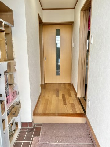 弥生ハイツ　豊橋市弥生町字中原の玄関|すっきりした現件です。