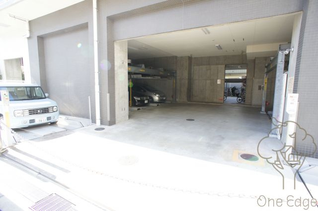 クレグラン北梅田の駐車場