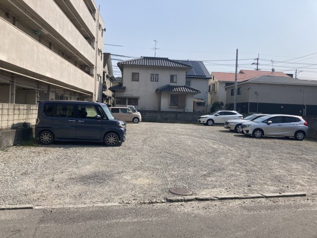 紅葉町　土地の外観|17ｍの接道幅を活かして車庫を並列で作ったり、趣味の部屋を設けたりと、理想をすべて詰め込んだ住まいが叶う。