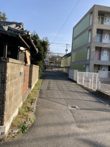 紅葉町　土地の前面道路含む現地写真