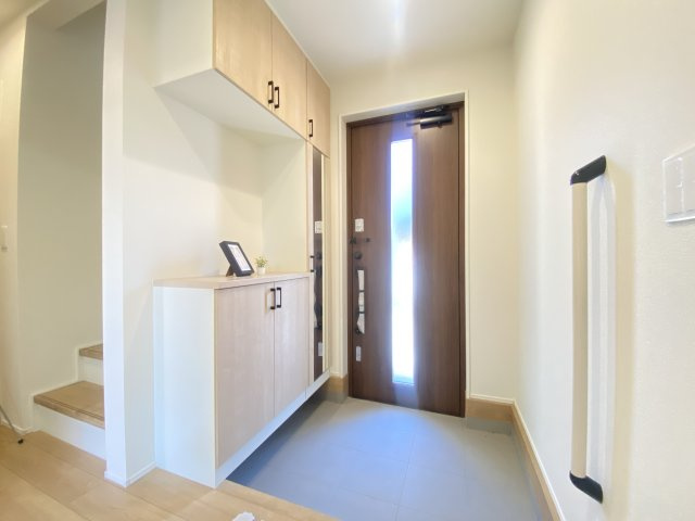 『八王子市新築戸建て』八王子市諏訪町100-4【仲介手数料無料】　２４ー１期の玄関|～仲介手数料無料☆八王子ひなた不動産～　八王子市諏訪町　新築戸建て