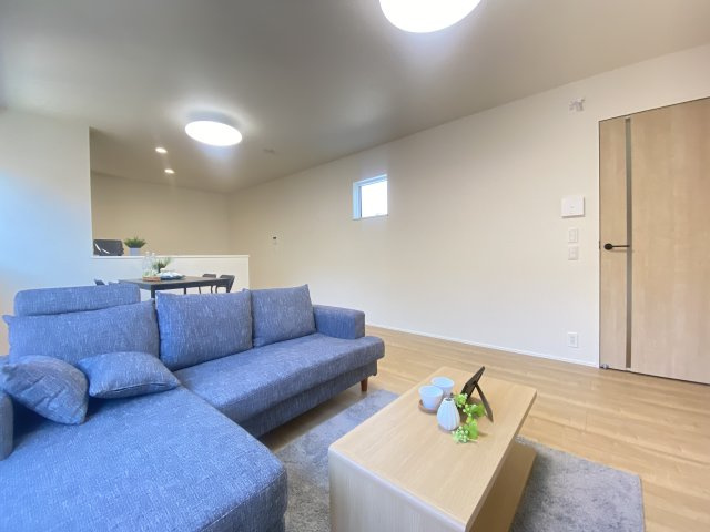 『八王子市新築戸建て』八王子市諏訪町100-4【仲介手数料無料】　２４ー１期の居間・リビング|～仲介手数料無料☆八王子ひなた不動産～　八王子市諏訪町　新築戸建て