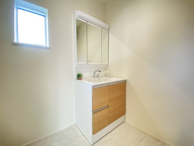 『八王子市新築戸建て』八王子市諏訪町100-4【仲介手数料無料】　２４ー１期の独立洗面台|～仲介手数料無料☆八王子ひなた不動産～　八王子市諏訪町　新築戸建て