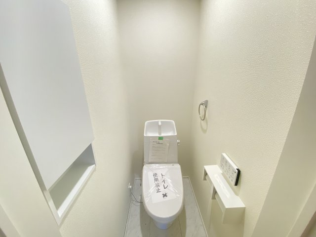 『八王子市新築戸建て』八王子市諏訪町100-4【仲介手数料無料】　２４ー１期のトイレ|～仲介手数料無料☆八王子ひなた不動産～　八王子市諏訪町　新築戸建て