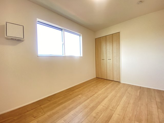 『八王子市新築戸建て』八王子市諏訪町100-4【仲介手数料無料】　２４ー１期の洋室|～仲介手数料無料☆八王子ひなた不動産～　八王子市諏訪町　新築戸建て